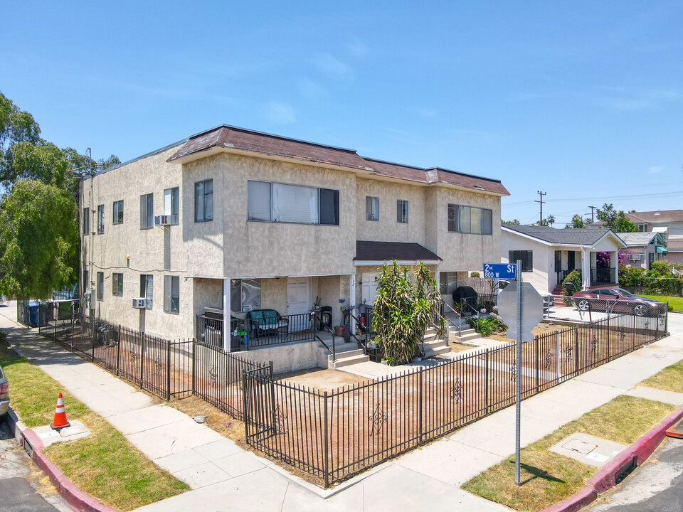 137 S Cabrillo Ave in San Pedro, CA - Building Photo