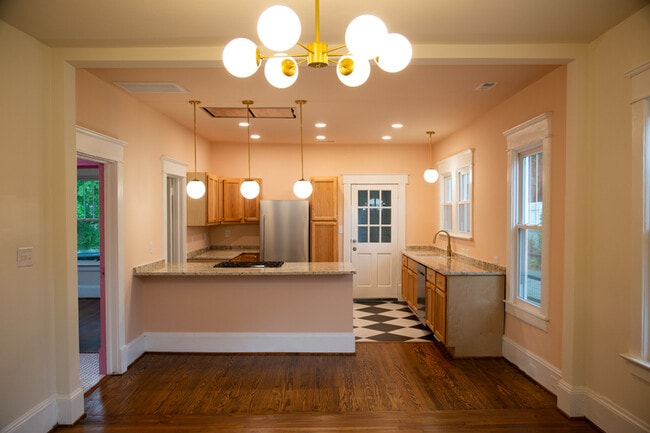2411 N Roxboro St in Durham, NC - Building Photo - Building Photo
