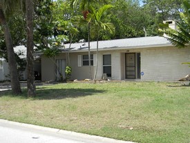 Poinsettia Lodge Apartments