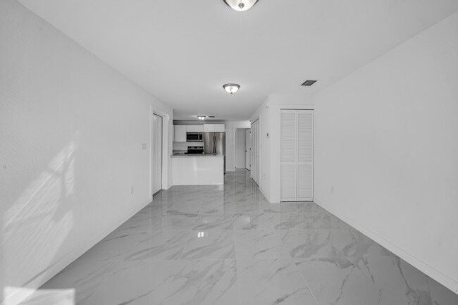 1405 NW 45th St, Unit 2 in Miami, FL - Building Photo - Building Photo