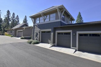 2578 NW Pompy Pl in Bend, OR - Building Photo - Building Photo