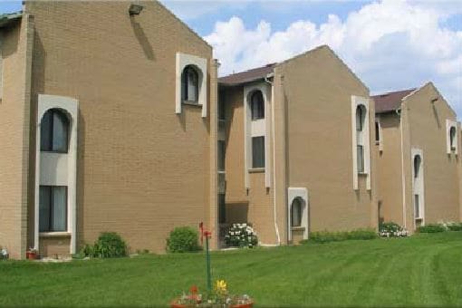 Evergreen Square - 62+ Senior Housing in Milwaukee, WI - Foto de edificio