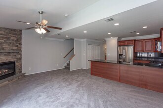Fairfield Gables At South Setauket in South Setauket, NY - Foto de edificio - Interior Photo