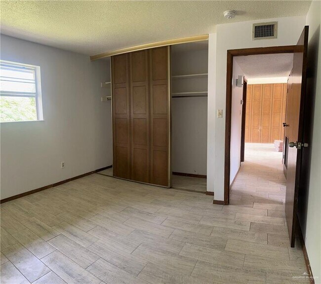 2421 W Tamarack Ave in McAllen, TX - Building Photo - Building Photo