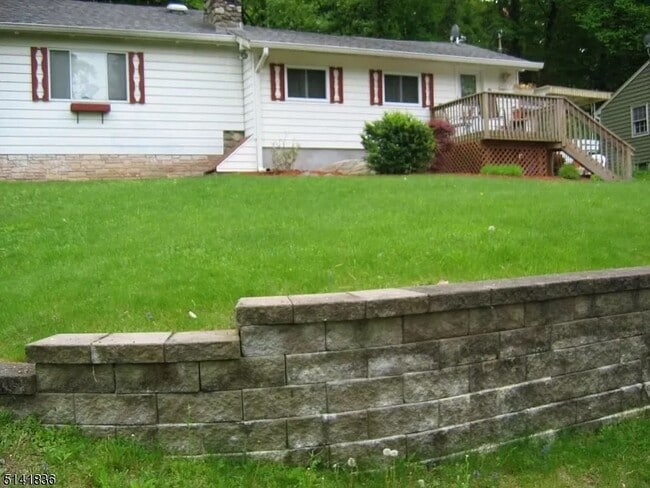 property at 9 Hillside Rd