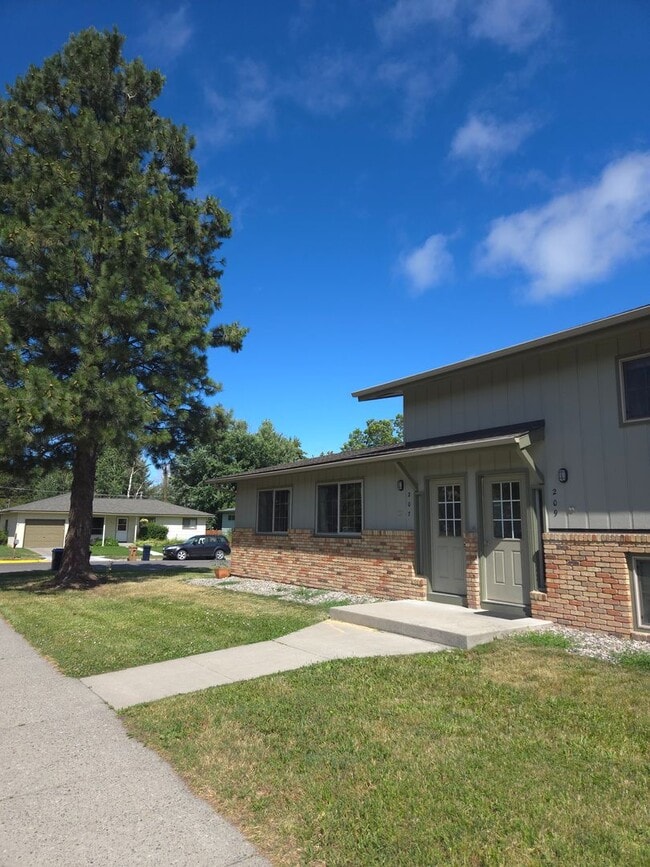 E. E Garfield St in Bozeman, MT - Building Photo - Building Photo