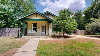 307 Brogdon St in Bryan, TX - Building Photo