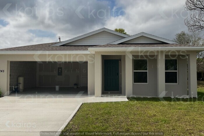 8245 100th Ave in Vero Beach, FL - Building Photo