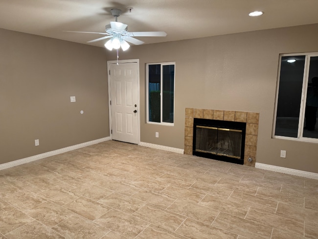 16645 Valencia Ave, Unit 2B in Fontana, CA - Foto de edificio - Building Photo