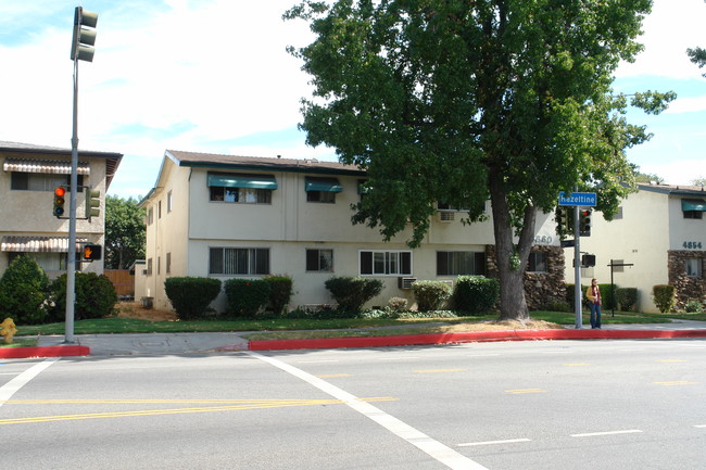 4860 Hazeltine Ave in Sherman Oaks, CA - Foto de edificio - Building Photo