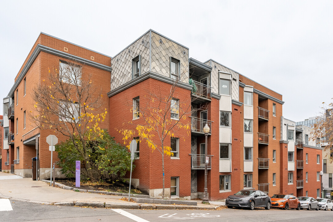 590 De Saint-Vallier Rue E in Québec, QC - Building Photo