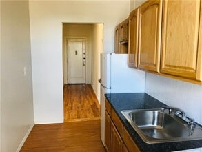 225 W 233rd St in Bronx, NY - Building Photo - Building Photo