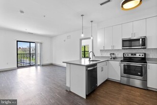 303 McMechen St in Baltimore, MD - Building Photo