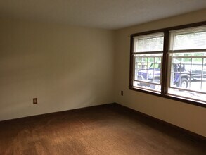66 Straits Rd in Hatfield, MA - Building Photo - Building Photo