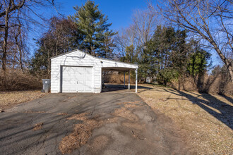 393 S Meriden Rd in Cheshire, CT - Building Photo - Building Photo