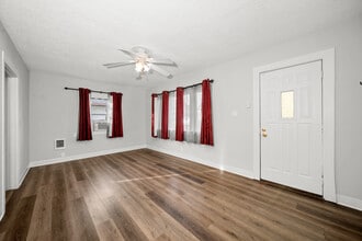 214 E Euclid Ave in Spokane, WA - Foto de edificio - Building Photo