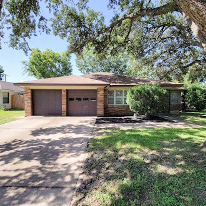 4602 Redstart St in Houston, TX - Building Photo
