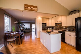 212 Uppergate Ct in Owings Mills, MD - Foto de edificio - Building Photo