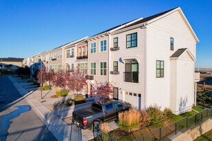 424 Nolanfield Vill NW in Calgary, AB - Building Photo