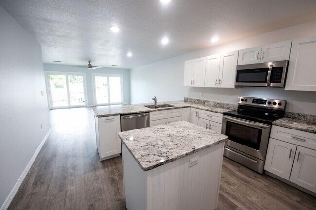 6871 Clark St in Hudson, FL - Building Photo - Building Photo