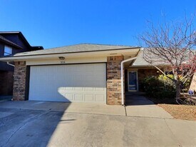 316 Town Park Rd in Norman, OK - Building Photo
