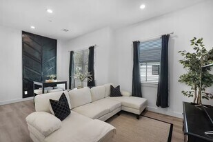 4615 INDIE HEIGHTS Ln in Houston, TX - Building Photo