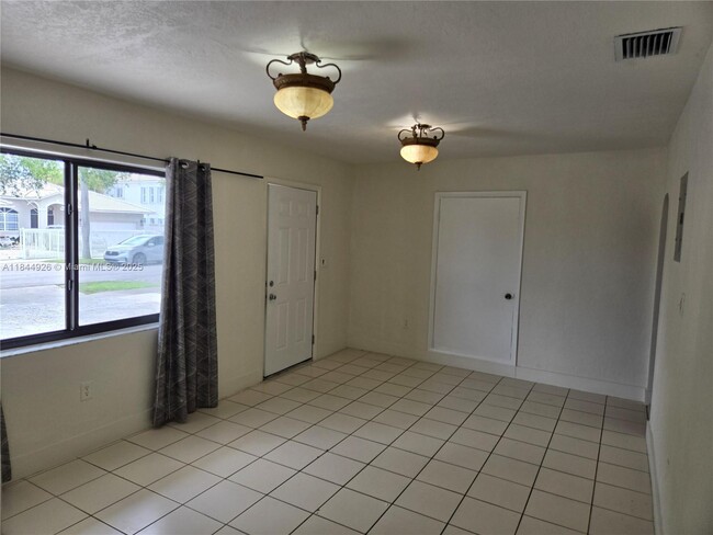 7785 SW 36th St in Miami, FL - Building Photo - Building Photo