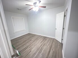 848 Lake Hollow Blvd SW, Unit B