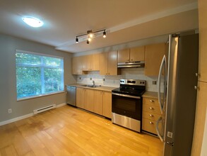 15233 34 Av in Surrey, BC - Building Photo - Building Photo