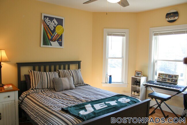 118 Holland St, Unit 2R in Somerville, MA - Foto de edificio - Building Photo