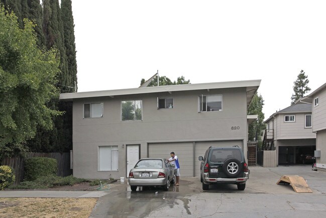 620 Hopkins Ave in Redwood City, CA - Foto de edificio - Building Photo