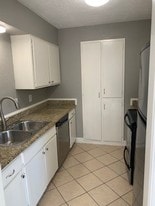 The Oaks at Laurel in Beaumont, TX - Building Photo