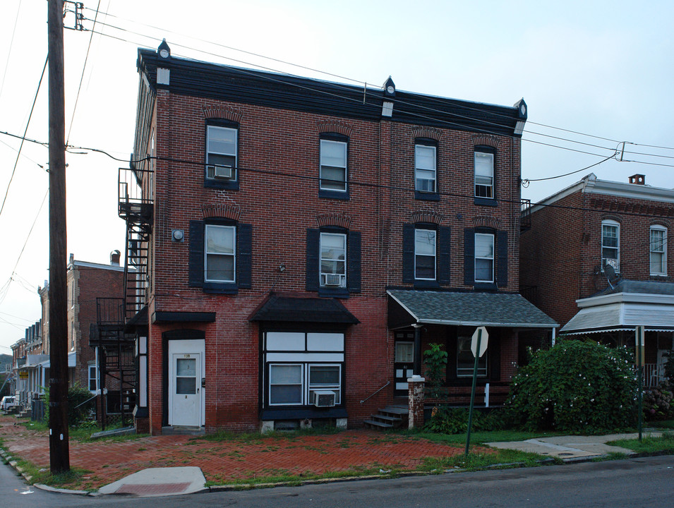 136 - 138 Stanbridge St in Norristown, PA - Building Photo