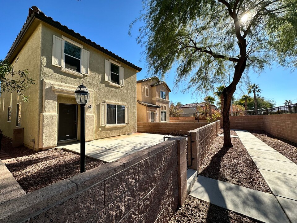 249 Wilted Jasmine Ct in Las Vegas, NV - Building Photo