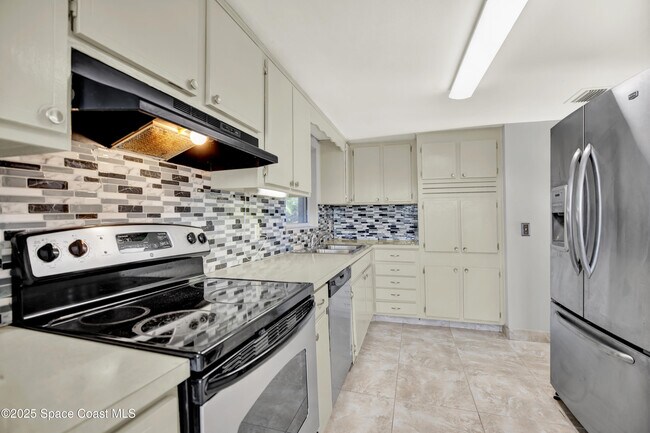 2292 Lakeview Dr in Melbourne, FL - Building Photo - Building Photo