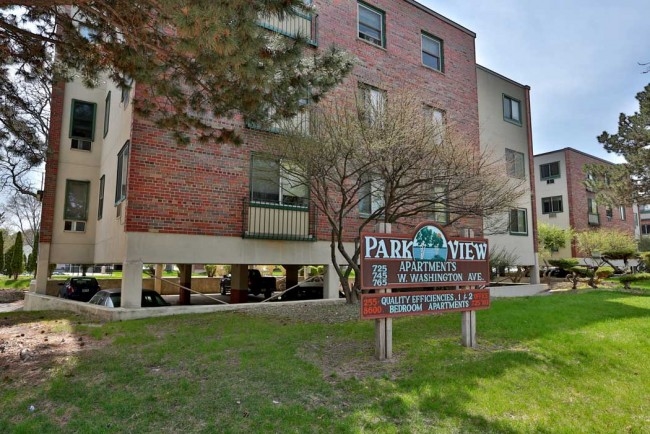 Parkview Apartments in Madison, WI - Building Photo