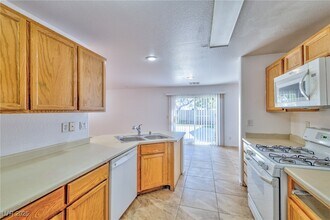 9979 Keephills St in Las Vegas, NV - Building Photo - Building Photo