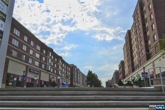 3110 City in Edgewater, NJ - Building Photo - Building Photo