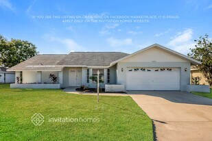 5886 Tyler Rd in Venice, FL - Building Photo