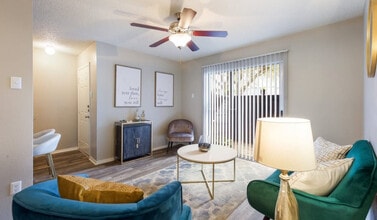 Holbrook Apartment Homes in Dallas, TX - Building Photo - Building Photo