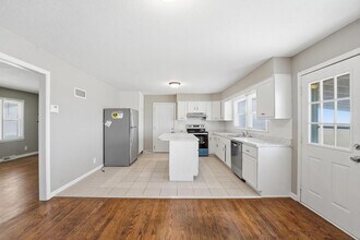 20103 S State Rte 291 in Pleasant Hill, MO - Foto de edificio - Building Photo