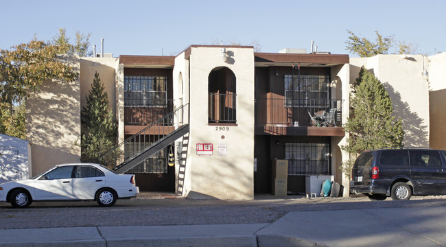 2915 Vail Ave SE in Albuquerque, NM - Foto de edificio - Building Photo