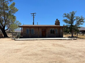 22880 Viento Rd in Apple Valley, CA - Building Photo - Building Photo