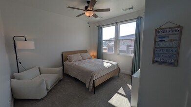 693 S Taylor Creek Dr, Unit Bedroom 3 Back in Washington, UT - Building Photo - Building Photo