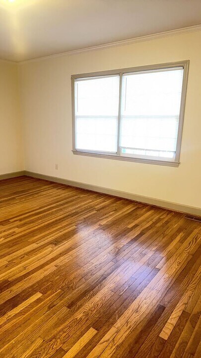 831 John B White Sr Blvd in Spartanburg, SC - Building Photo