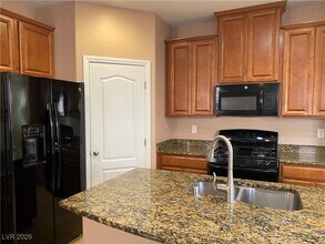 9332 W Pearblossom Sky Ave in Las Vegas, NV - Building Photo - Building Photo