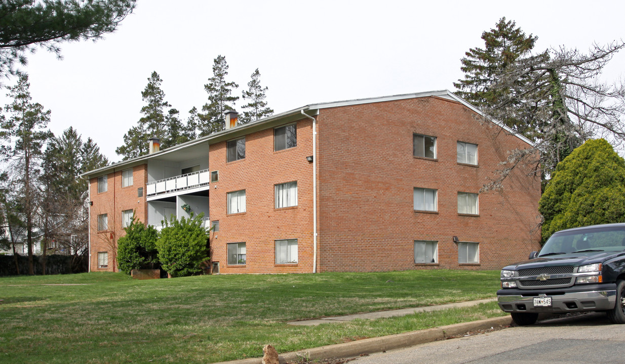 Pinkney Manor Apartments in Baltimore, MD - Foto de edificio