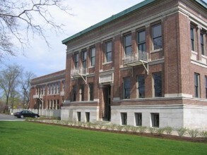Grant School Lofts in Pittsburgh, PA - Foto de edificio - Building Photo