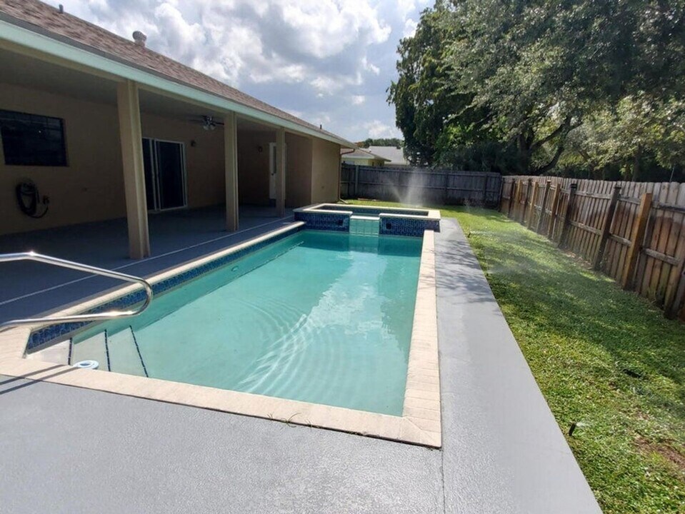 4497 Sugar Pine Dr in Boca Raton, FL - Building Photo