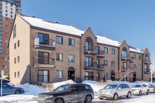 366 Lulli Rue in Laval, QC - Building Photo